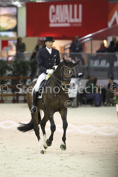 LAUGKS_MEGGLE\'S WELTTALL_MILANO_2011_SS3_9936.jpg